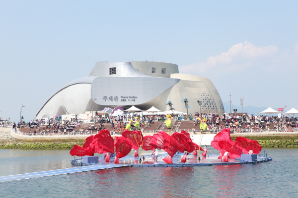 120620_welfarefuture095103.JPG